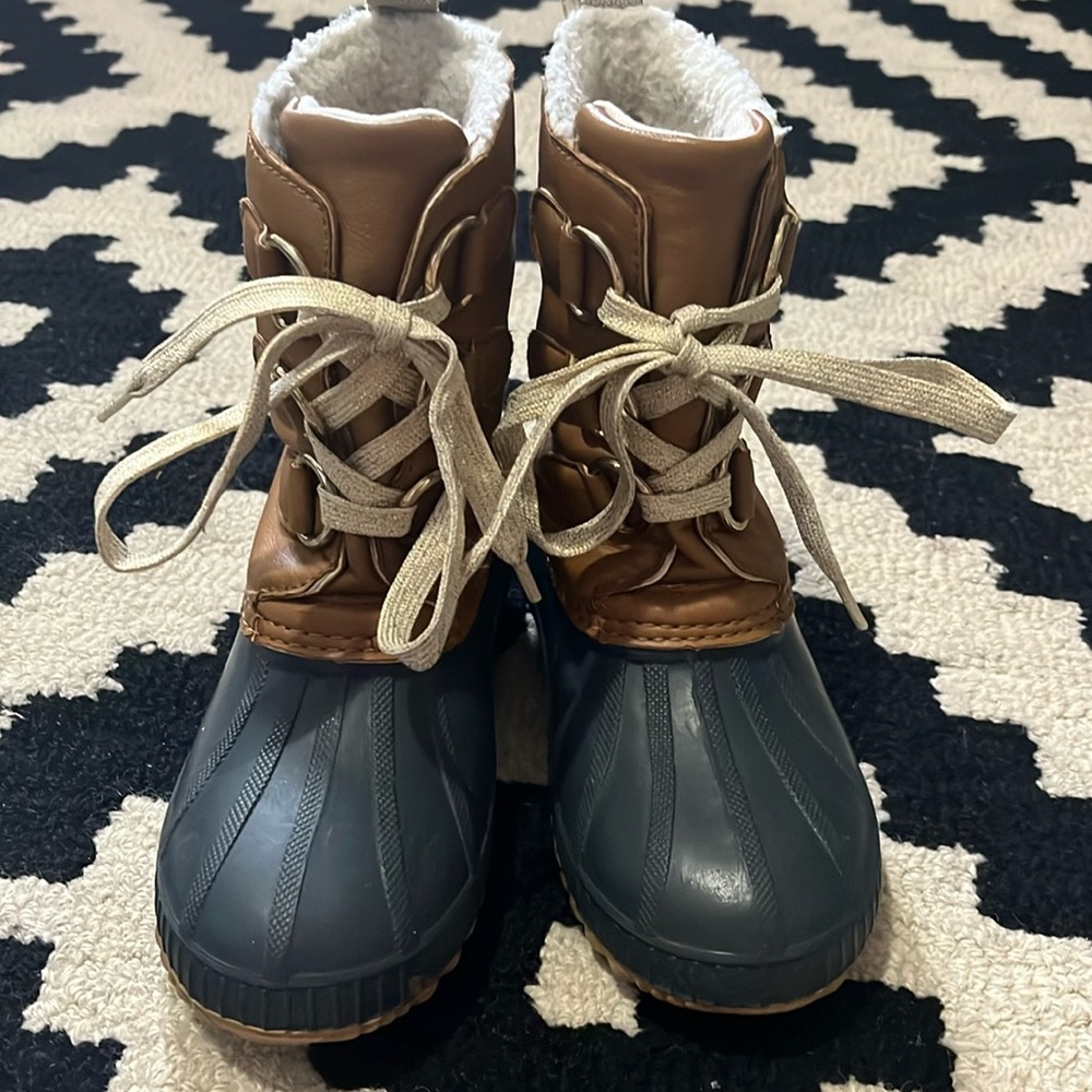 Gap snow/rain boots. For little girls size 12-13